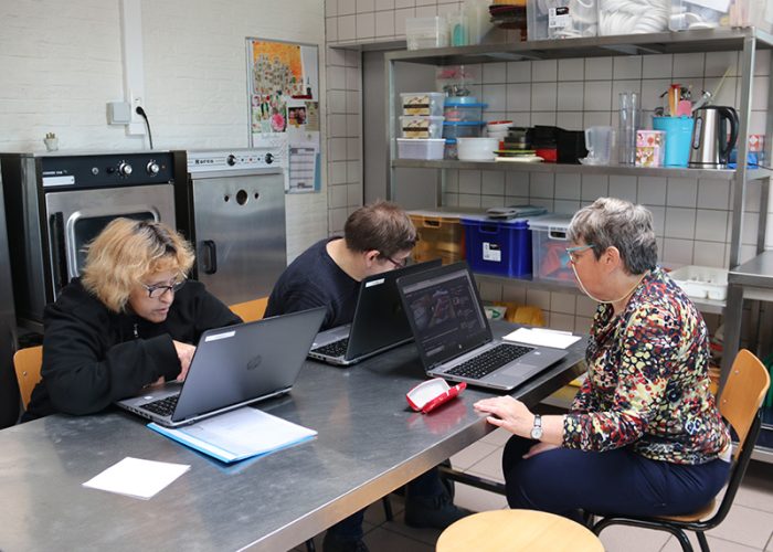 Digitale vaardigheden aanleren in het digitaal atelier van De Sperwer